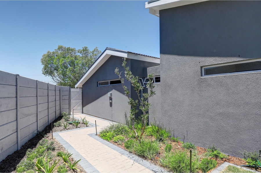 4 Bedroom Property for Sale in Schoongezicht Western Cape